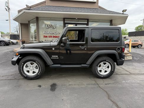 Used 2016 Jeep Wrangler Sport w/ Quick Order Package 24S AWD/4WD image 2