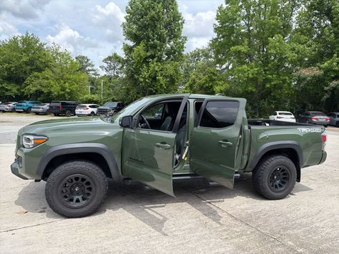 Used 2021 Toyota Tacoma TRD Off-Road w/ Technology Package AWD/4WD image 19