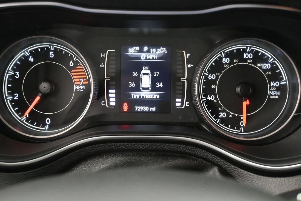 Used 2019 Jeep Cherokee Latitude Plus AWD/4WD image 18