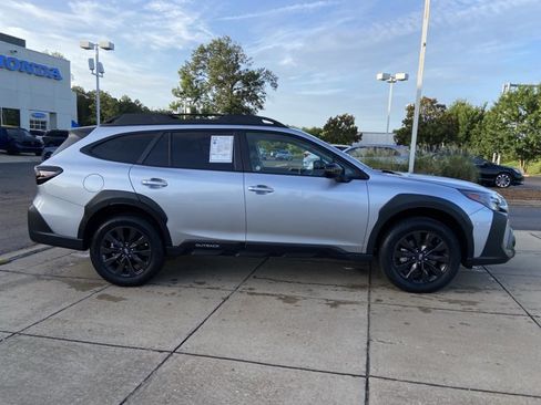 Used 2025 Subaru Outback Onyx Edition AWD/4WD image 13