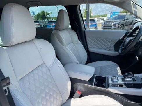 Used 2023 Mitsubishi Outlander SEL image 9