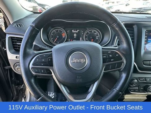 Used 2019 Jeep Cherokee Latitude Plus w/ Comfort/Convenience Group image 12