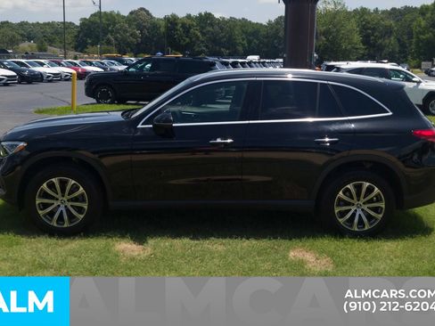 Used 2024 Mercedes-Benz GLC 300 4MATIC image 12