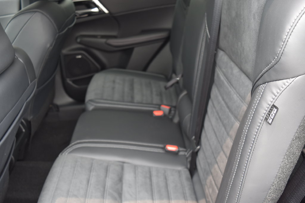 New 2025 Mitsubishi Outlander AWD image 9