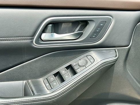 Certified 2023 Nissan Rogue Platinum w/ Platinum Premium Package image 18