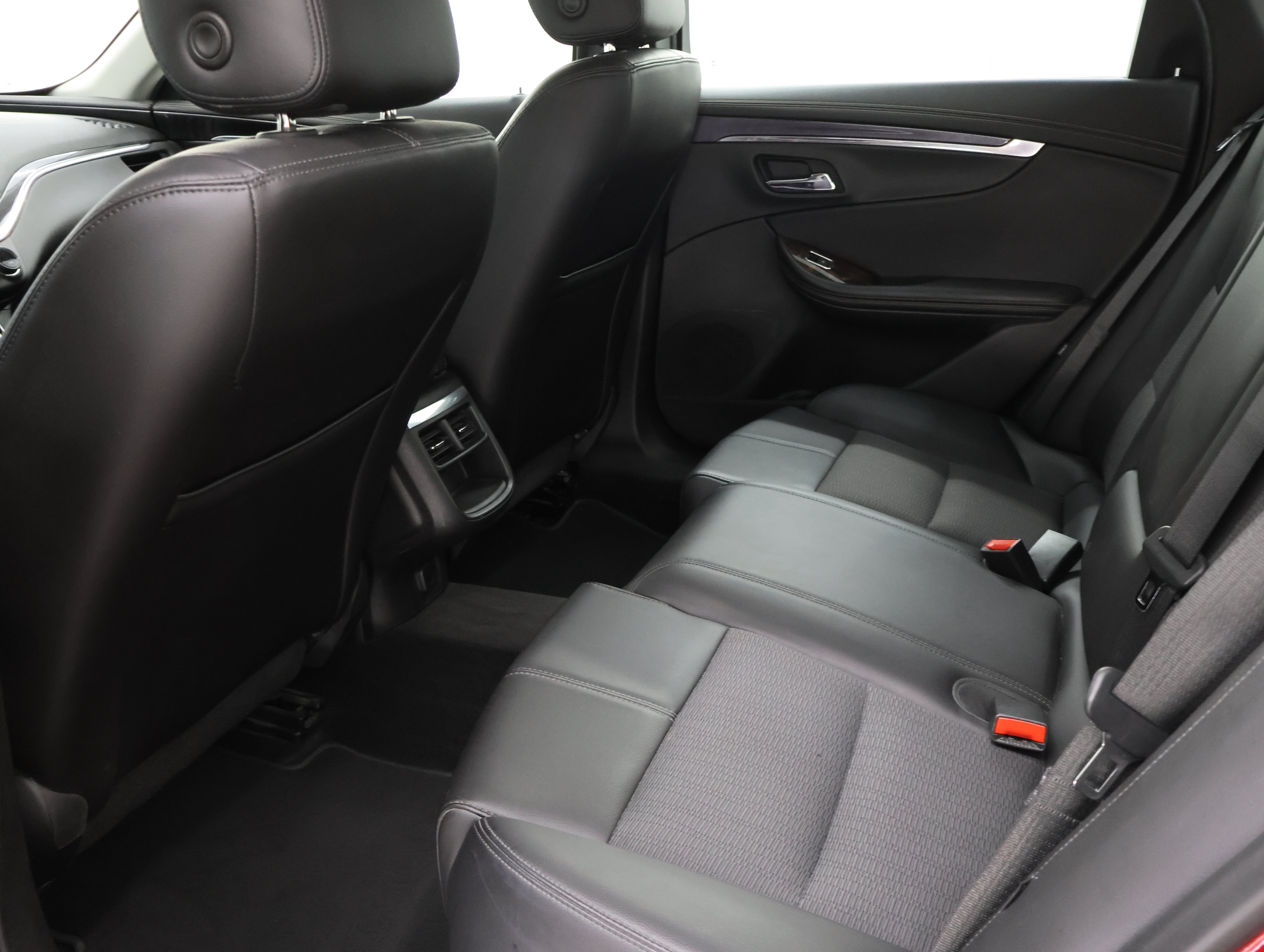 Used 2015 Chevrolet Impala LT w/ Convenience Package FWD image 32