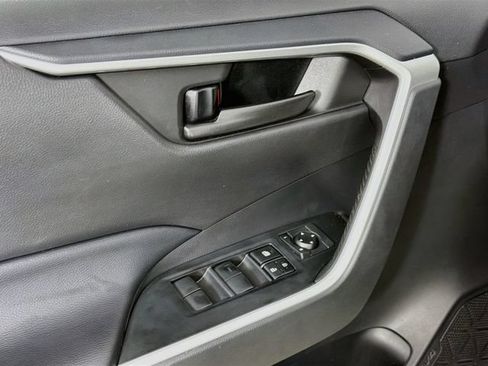 Used 2022 Toyota RAV4 LE FWD image 19