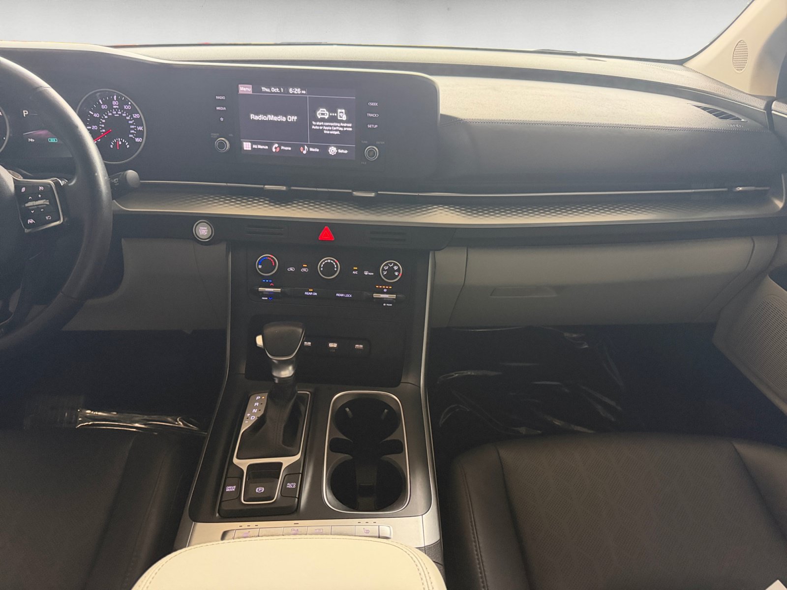 Used 2023 Kia Carnival LX FWD image 12
