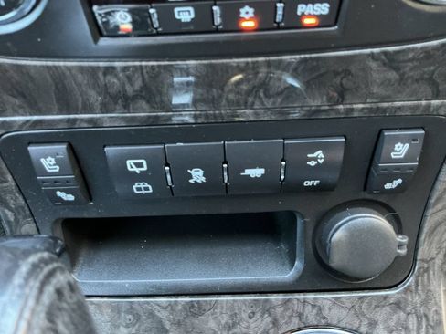 Used 2011 GMC Acadia Denali FWD image 19