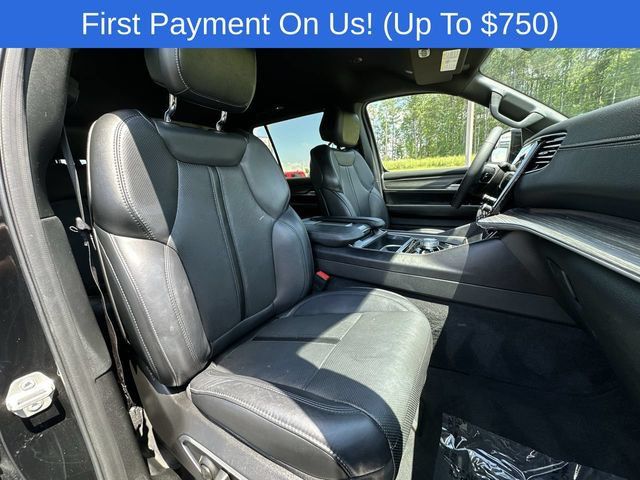 Used 2024 Jeep Wagoneer Series III AWD/4WD image 28