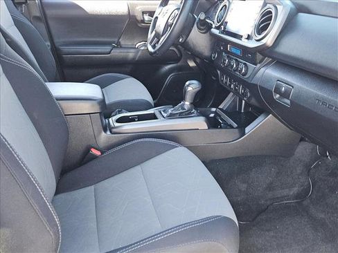Used 2022 Toyota Tacoma TRD Off-Road w/ Technology Package RWD image 23