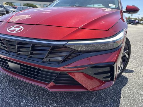 Used 2025 Hyundai Elantra SEL FWD image 9