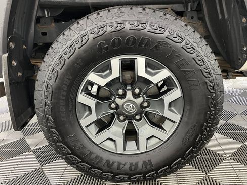 Used 2019 Toyota Tacoma TRD Off-Road image 15