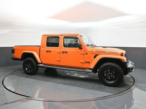 New 2025 Jeep Gladiator Sport image 17