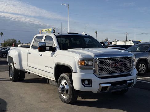 Used 2015 GMC Sierra 3500 Denali w/ Duramax Plus Package image 18