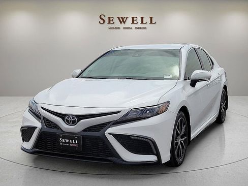 Used 2024 Toyota Camry SE w/ Convenience Package FWD image 1