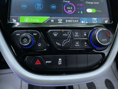 Used 2018 Chevrolet Bolt Premier w/ Driver Confidence II Package image 22