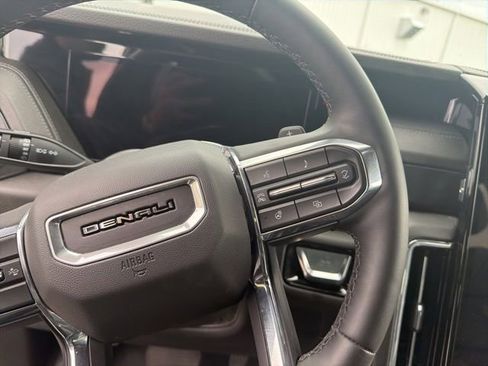 Used 2025 GMC Yukon Denali AWD/4WD image 23