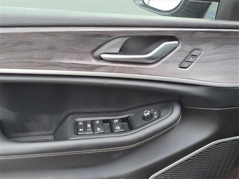 Used 2022 Jeep Grand Cherokee L Limited image 18