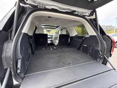 Used 2025 Ford Expedition Platinum image 31