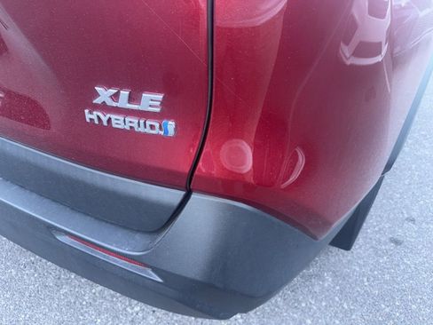 Used 2020 Toyota RAV4 XLE image 6