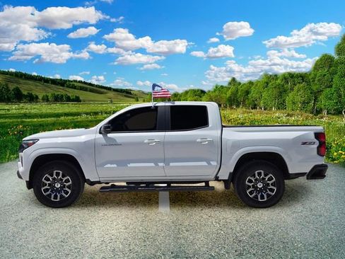 Used 2026 Chevrolet Colorado Z71 w/ Technology Package AWD/4WD image 3