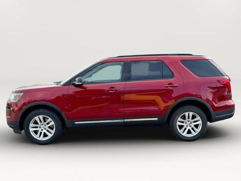 Used 2018 Ford Explorer XLT w/ Equipment Group 202A AWD/4WD image 4