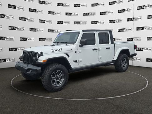 Used 2022 Jeep Gladiator Sport AWD/4WD image 2