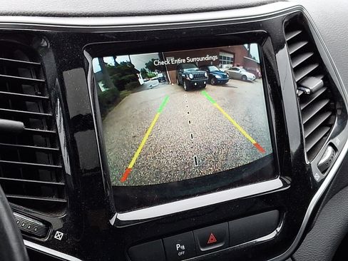 Used 2019 Jeep Cherokee Limited AWD/4WD image 19