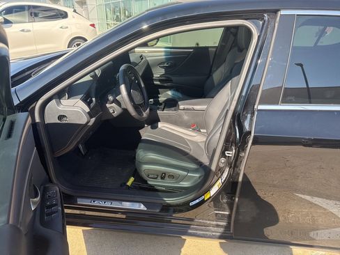 Used 2023 Lexus ES 350 F Sport image 2