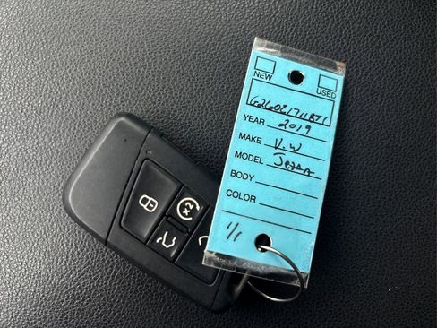 Used 2019 Volkswagen Jetta SE w/ Cold Weather Package image 35