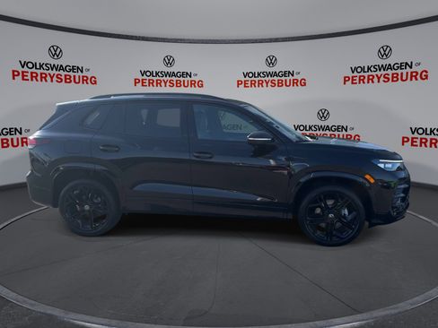 New 2026 Volkswagen Tiguan SE R-Line image 9