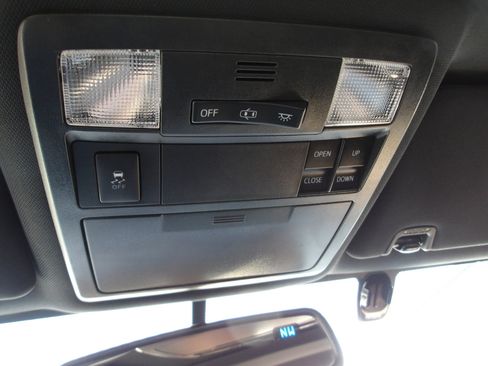 Used 2017 Toyota Tacoma Limited image 22