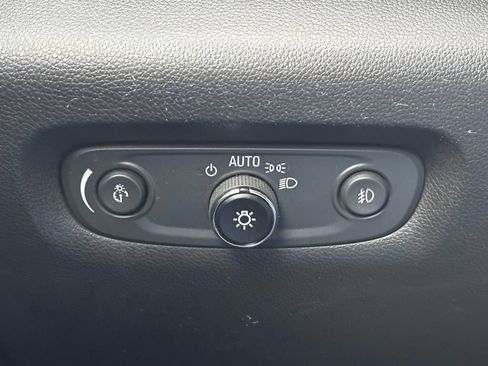 Used 2020 Chevrolet Traverse LT FWD image 27