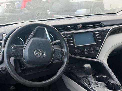 Used 2018 Toyota Camry LE w/ Protection Package (Q2) FWD image 8
