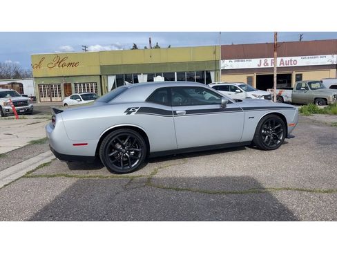 Used 2023 Dodge Challenger R/T w/ Plus Package image 3