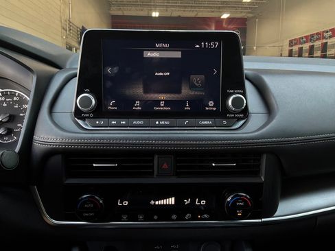 Used 2025 Nissan Rogue SV FWD image 27