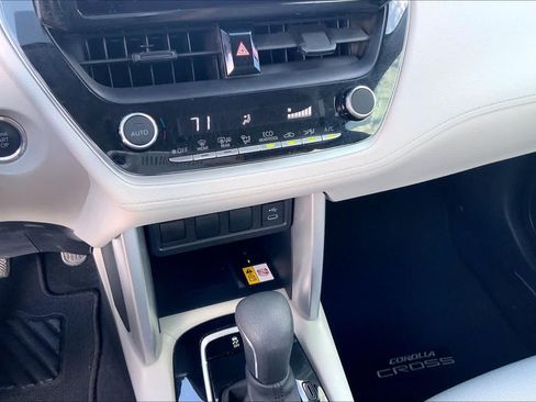 Certified 2023 Toyota Corolla Cross LE FWD image 35