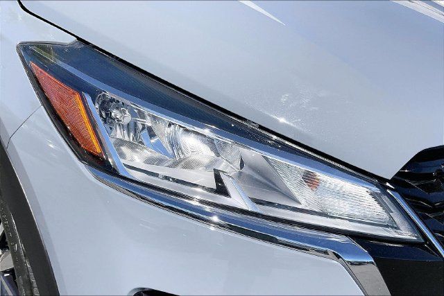 Certified 2023 Nissan Kicks SV FWD image 27