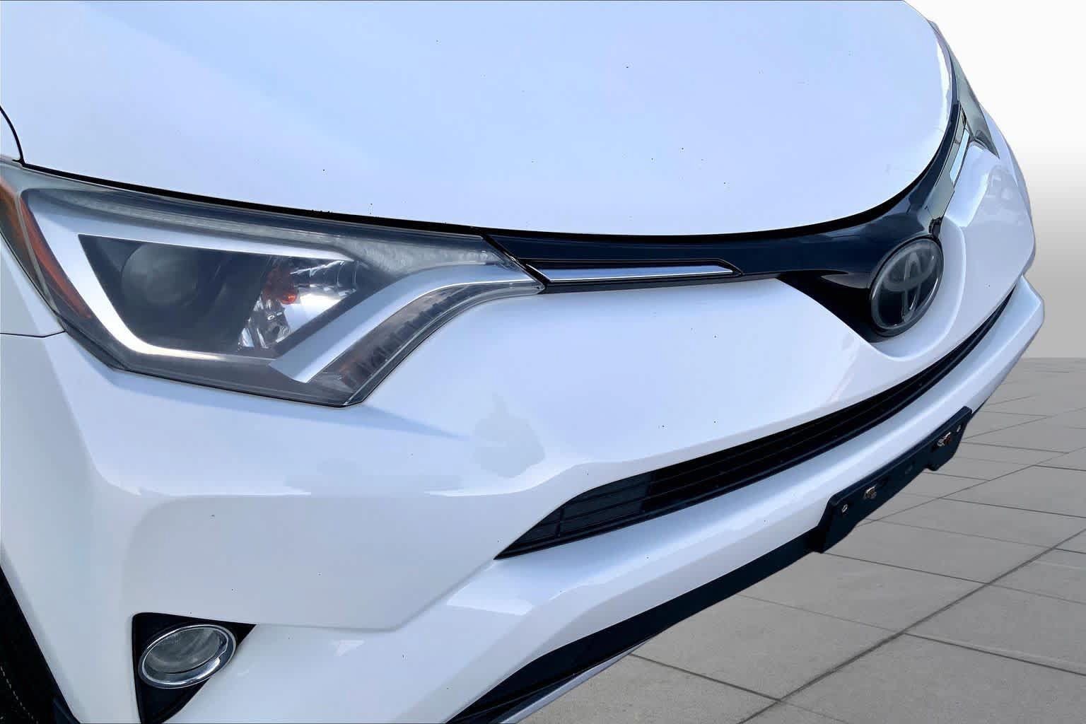 Used 2018 Toyota RAV4 XLE w/ Plus Extra Value Package AWD/4WD image 29