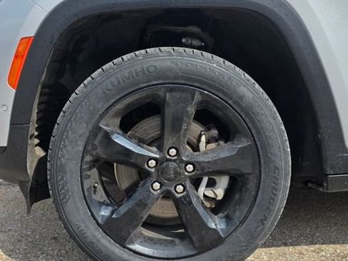 Used 2022 Jeep Grand Cherokee L Limited w/ Luxury Tech Group II image 11