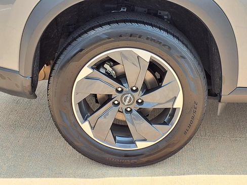 Used 2024 Nissan Rogue SV FWD image 25
