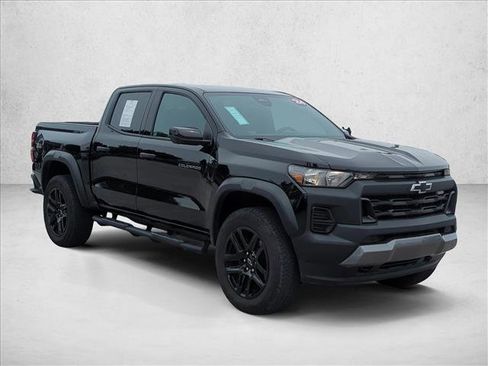 Used 2024 Chevrolet Colorado Trail Boss w/ Technology Package image 3