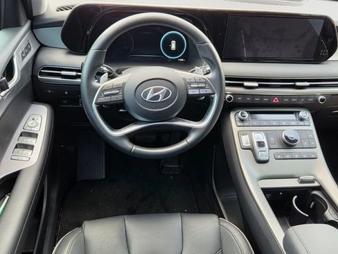Used 2025 Hyundai Palisade SEL FWD image 12