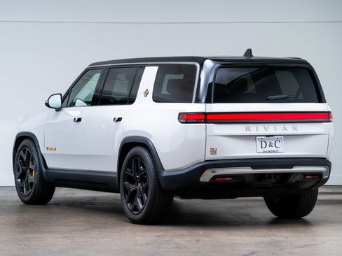 Used 2024 Rivian R1S Adventure AWD/4WD image 5