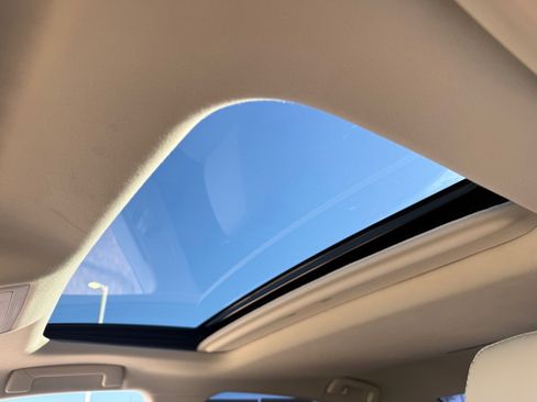 Used 2018 Lexus ES 350 w/ Navigation System Package image 29