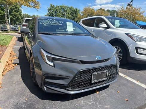 Used 2024 Toyota Corolla SE AWD/4WD image 2