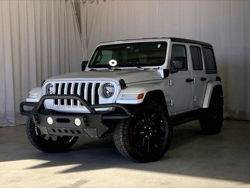 Used 2022 Jeep Wrangler Unlimited Sahara image 2