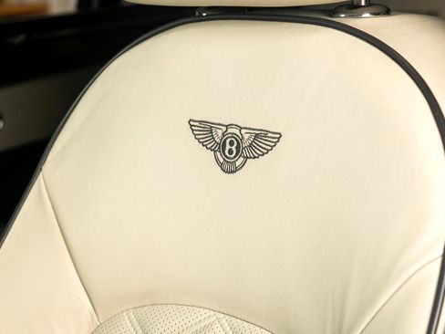 Used 2013 Bentley Mulsanne w/ Premiere Specification Pkg image 23