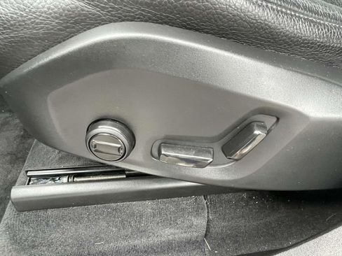 Used 2023 Volvo XC90 T8 Plus image 17